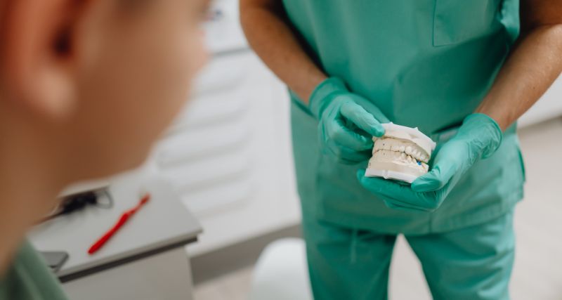 Curso de Rehabilitación Oral Odontología Estética Avanzada y Nuevas Tecnologías, Curso en Estética Dental, Estética Dental, Institución Superior Estudios Innovadores Europeos, ISEIE, estética dental, estéticos dentales, estética de la sonrisa, técnicas de restauración dental, clínica dental, odontología, Odontología Estética, blanqueamiento dental, cursos de estética dental, salud dental, profesionales de la salud, rehabilitación oral, rehabilitación protésica, odontólogos, dentistas