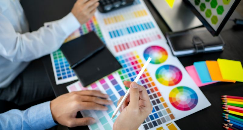 curso de diseño gráfico, diseñadores gráficos, estudiantes, creativos, portafolio, portatiles, programas, nota de corte